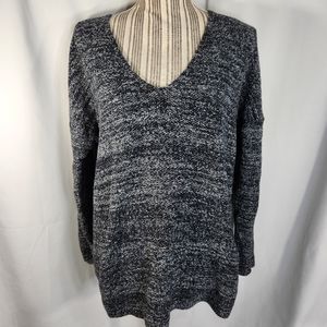 H&M Conscious Black & White Heathered Long Sleeve V Neck Sweater Size Large